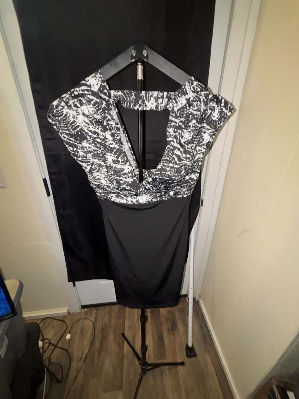 Mixxology LA Black and White Patterned Cap Sleeve Bodycon Mini Dress Size S